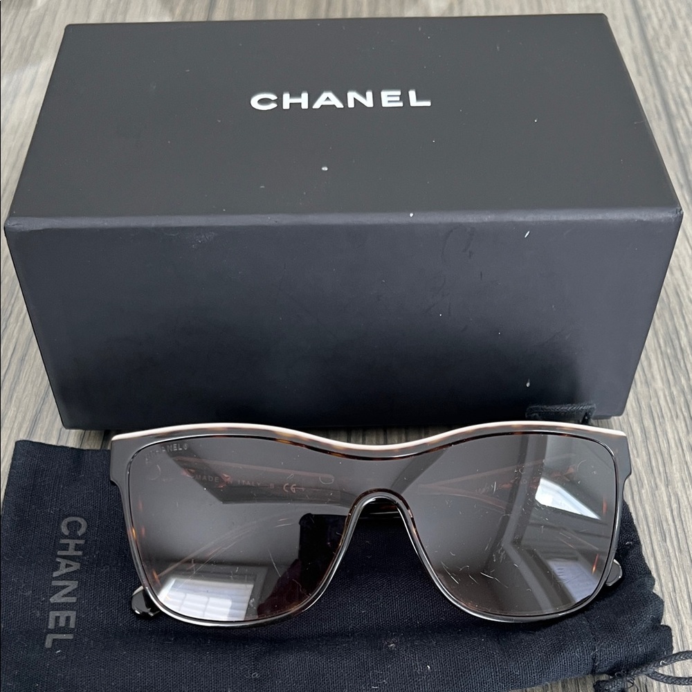CHANEL Black Sunglasses
